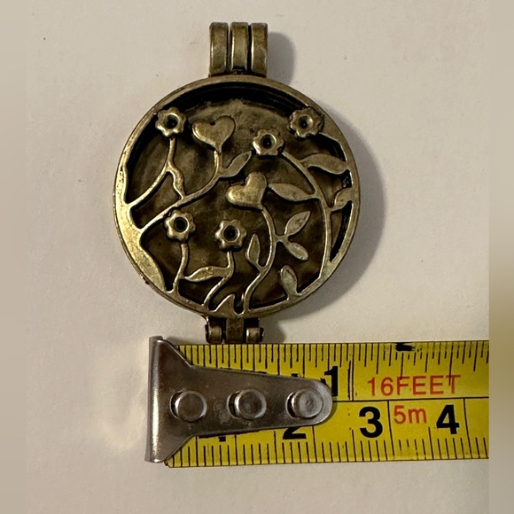 Lot of 3 Fragrance Diffuser Lockets w/2 Chains - Picture 6 of 8